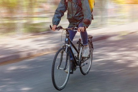 自転車を使った配達のイメージ